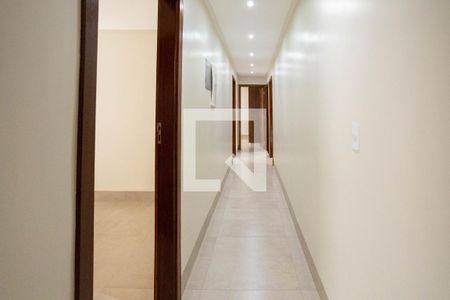 Casa para alugar com 280m², 4 quartos e 1 vaga Casa para alugar com 280m², 4 quartos e 1 vagaCorredor