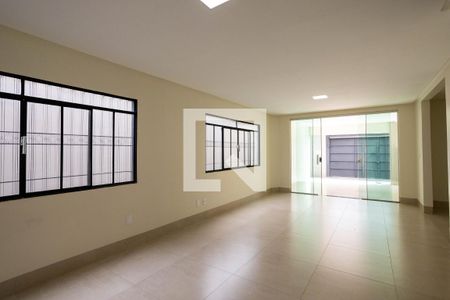 Sala de casa para alugar com 4 quartos, 280m² em Setor Santos Dumont, Goiânia