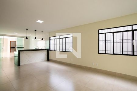 Sala de casa para alugar com 4 quartos, 280m² em Setor Santos Dumont, Goiânia