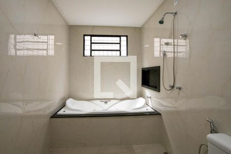 Casa para alugar com 280m², 4 quartos e 1 vaga Casa para alugar com 280m², 4 quartos e 1 vagaBanheiro da suite