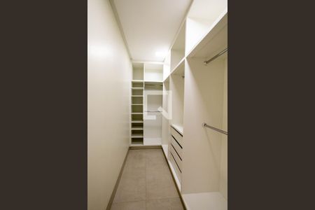Casa para alugar com 280m², 4 quartos e 1 vaga Casa para alugar com 280m², 4 quartos e 1 vagaCloset da Suite