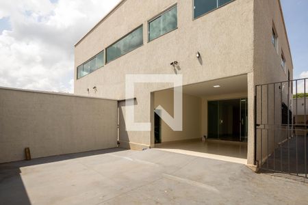 Casa para alugar com 280m², 4 quartos e 1 vaga Casa para alugar com 280m², 4 quartos e 1 vagaGaragem