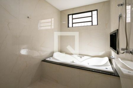Casa para alugar com 280m², 4 quartos e 1 vaga Casa para alugar com 280m², 4 quartos e 1 vagaBanheiro da suite