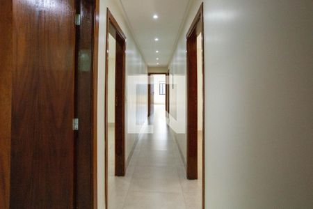 Casa para alugar com 280m², 4 quartos e 1 vaga Casa para alugar com 280m², 4 quartos e 1 vagaCorredor