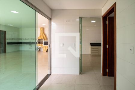 Casa para alugar com 280m², 4 quartos e 1 vaga Casa para alugar com 280m², 4 quartos e 1 vagaÁrea de Serviço