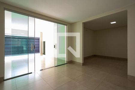 Sala de casa para alugar com 4 quartos, 280m² em Setor Santos Dumont, Goiânia