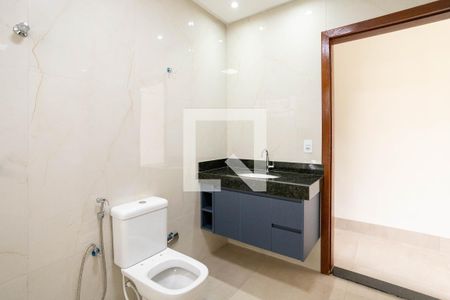 Casa para alugar com 280m², 4 quartos e 1 vaga Casa para alugar com 280m², 4 quartos e 1 vagaBanheiro da suite
