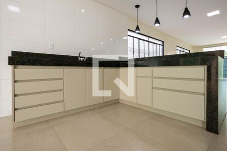 Casa para alugar com 280m², 4 quartos e 1 vaga Casa para alugar com 280m², 4 quartos e 1 vagaCozinha
