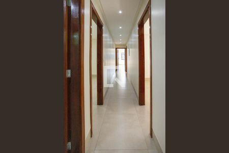 Casa para alugar com 280m², 4 quartos e 1 vaga Casa para alugar com 280m², 4 quartos e 1 vagaCorredor