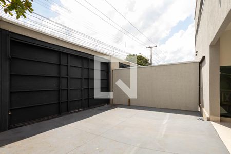 Casa para alugar com 280m², 4 quartos e 1 vaga Casa para alugar com 280m², 4 quartos e 1 vagaGaragem