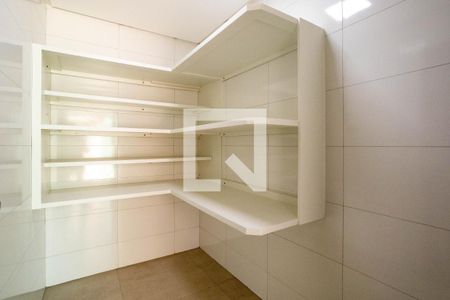 Casa para alugar com 280m², 4 quartos e 1 vaga Casa para alugar com 280m², 4 quartos e 1 vagaDispensa