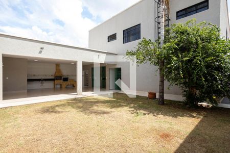 Casa para alugar com 280m², 4 quartos e 1 vaga Casa para alugar com 280m², 4 quartos e 1 vagaQuintal