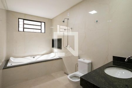 Casa para alugar com 280m², 4 quartos e 1 vaga Casa para alugar com 280m², 4 quartos e 1 vagaBanheiro da suite