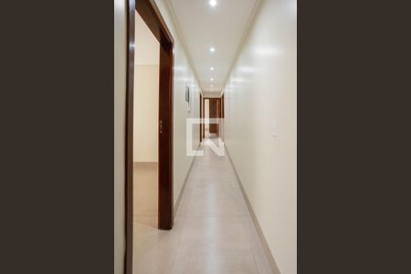 Casa para alugar com 280m², 4 quartos e 1 vaga Casa para alugar com 280m², 4 quartos e 1 vagaCorredor