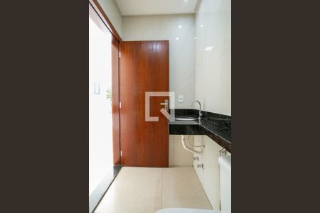 Casa para alugar com 280m², 4 quartos e 1 vaga Casa para alugar com 280m², 4 quartos e 1 vagaBanheiro de serviço