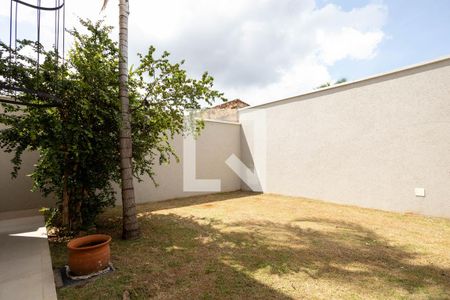 Casa para alugar com 280m², 4 quartos e 1 vaga Casa para alugar com 280m², 4 quartos e 1 vagaQuintal