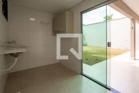 Casa para alugar com 280m², 4 quartos e 1 vaga Casa para alugar com 280m², 4 quartos e 1 vagaÁrea de Serviço