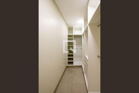 Casa para alugar com 280m², 4 quartos e 1 vaga Casa para alugar com 280m², 4 quartos e 1 vagaCloset da Suite