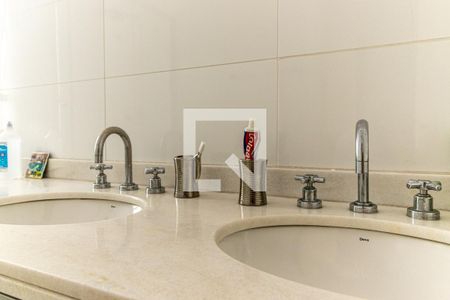 Apartamento à venda com 220m², 3 quartos e 3 vagasBanheiro da Suíte 1 - Torneiras