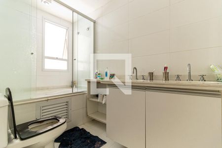 Apartamento à venda com 220m², 3 quartos e 3 vagasBanheiro da Suíte 1