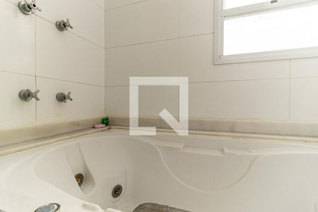 Apartamento à venda com 220m², 3 quartos e 3 vagasBanheiro da Suíte 1 - Banheira