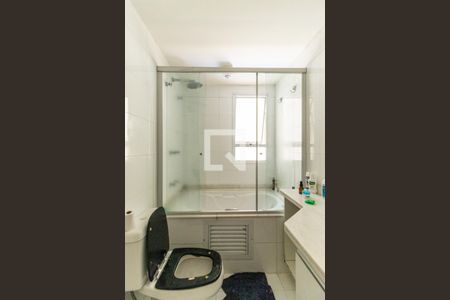 Apartamento à venda com 220m², 3 quartos e 3 vagasBanheiro da Suíte 1 - Box