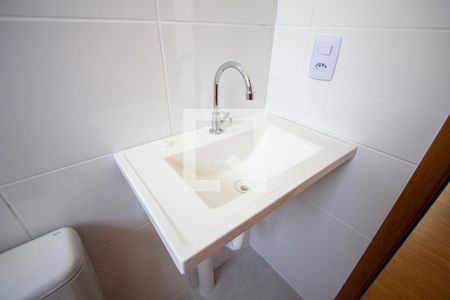 Banheiro de apartamento para alugar com 2 quartos, 42m² em Vila Lage, São Gonçalo