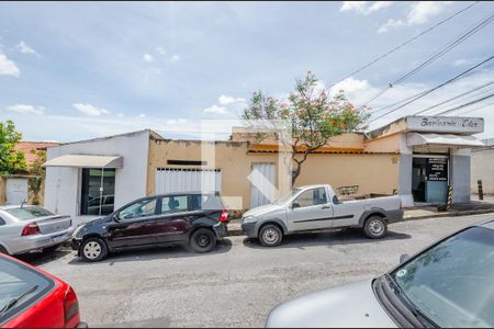 Casa à venda com 200m², 2 quartos e 2 vagasFachada