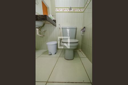 Casa à venda com 200m², 2 quartos e 2 vagasBanheiro Social