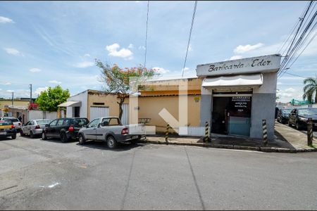 Casa à venda com 200m², 2 quartos e 2 vagasFachada