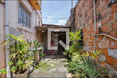 Casa à venda com 200m², 2 quartos e 2 vagasEntrada
