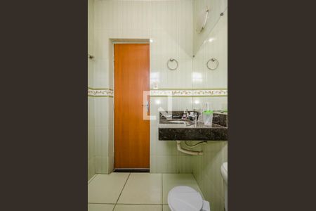 Casa à venda com 200m², 2 quartos e 2 vagasBanheiro Social