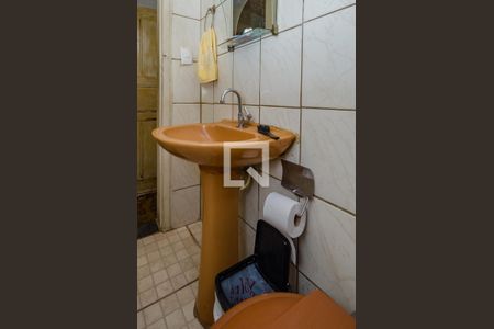 Casa à venda com 200m², 2 quartos e 2 vagasBanheiro