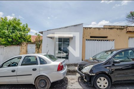 Casa à venda com 200m², 2 quartos e 2 vagasFachada