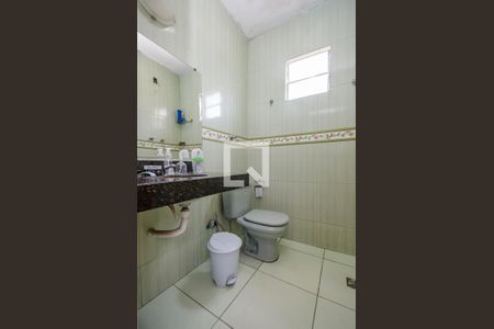 Casa à venda com 200m², 2 quartos e 2 vagasBanheiro Social