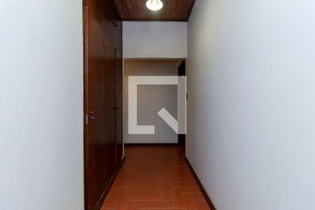 Casa à venda com 200m², 3 quartos e 2 vagasCorredor