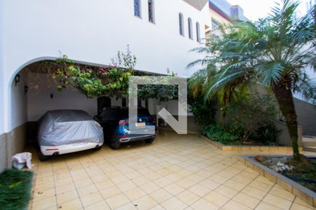 Casa à venda com 400m², 4 quartos e 5 vagas Casa à venda com 400m², 4 quartos e 5 vagasGaragem