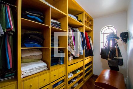 Casa à venda com 400m², 4 quartos e 5 vagas Casa à venda com 400m², 4 quartos e 5 vagasCloset do quarto 1