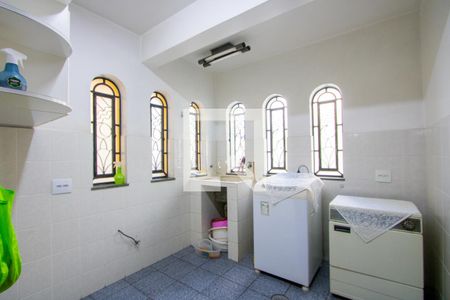 Casa à venda com 400m², 4 quartos e 5 vagas Casa à venda com 400m², 4 quartos e 5 vagasÁrea de serviço