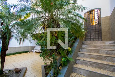 Casa à venda com 400m², 4 quartos e 5 vagas Casa à venda com 400m², 4 quartos e 5 vagasGaragem