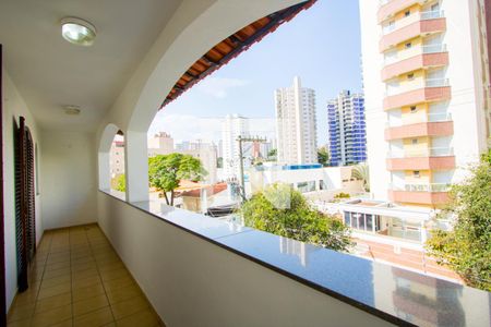 Casa à venda com 400m², 4 quartos e 5 vagas Casa à venda com 400m², 4 quartos e 5 vagasVaranda do quarto 1 e 2