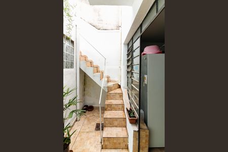 Casa à venda com 130m², 4 quartos e sem vaga Casa à venda com 130m², 4 quartos e sem vagaEscada de Acesso ao Quarto de Serviço