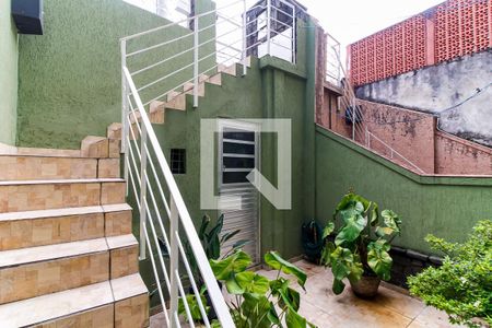 Casa à venda com 130m², 4 quartos e sem vaga Casa à venda com 130m², 4 quartos e sem vagaEscada de Acesso à Rua