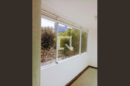 Casa à venda com 6 quartos, 218m² em Cambuci, São Paulo