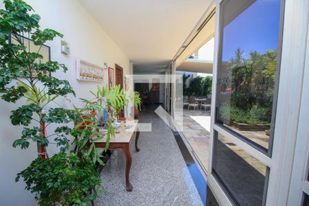 Corredor de apartamento à venda com 5 quartos, 600m² em Laranjeiras, Rio de Janeiro