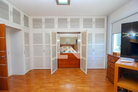 Apartamento à venda com 600m², 5 quartos e 2 vagasQuarto 1