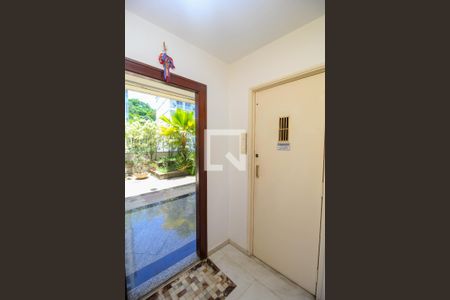 Hall de Entrada de apartamento à venda com 5 quartos, 600m² em Laranjeiras, Rio de Janeiro