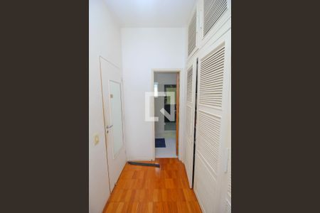 Apartamento à venda com 600m², 5 quartos e 2 vagasCorredor closet
