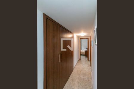 Apartamento à venda com 210m², 4 quartos e 3 vagasCorredor