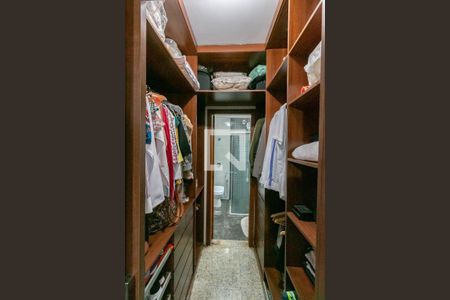 Apartamento à venda com 210m², 4 quartos e 3 vagasQuarto Suíte 2